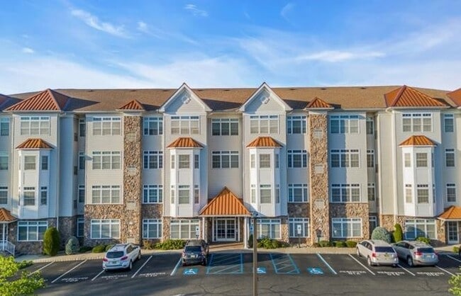 Building Photo - DIUMVILLE