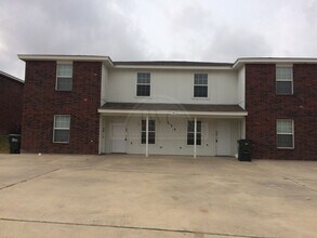 Building Photo - 138 Ryan Cir