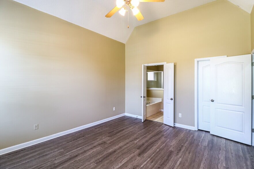 Building Photo - 10203 Sterling Ridge Dr