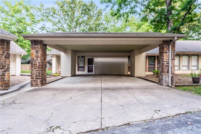 Building Photo - 17 Mellor Ln