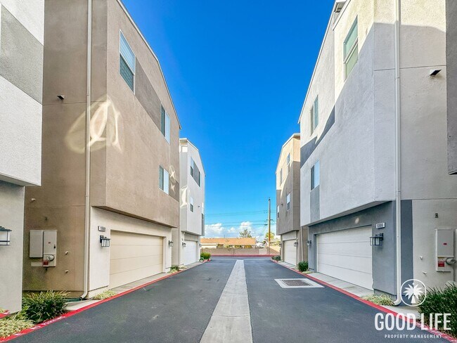 Building Photo - Beautiful 3BR Home in Stanton | Private Yard + 3 Car Attached Garage