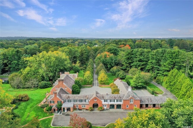Primary Photo - 60 Piping Rock Rd