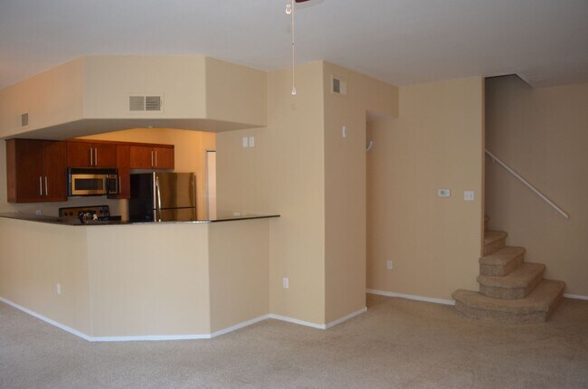 Building Photo - MOVE IN Special!!  Biltmore 2 bedroom!