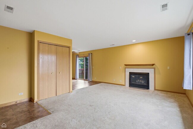 Building Photo - 490 Westwood Ct