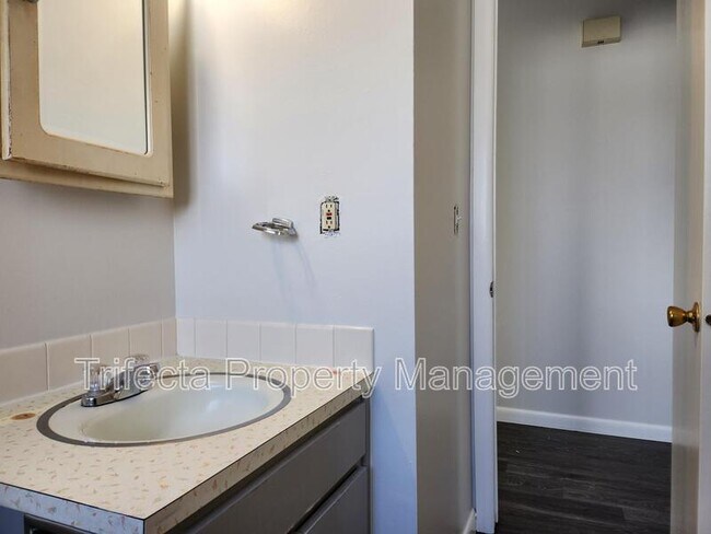 Building Photo - 2739 Leisure Dr