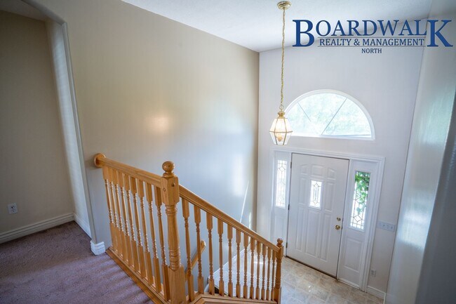Building Photo - 4 Bed Home in Quiet S. Weber Neighborhood Near Park
