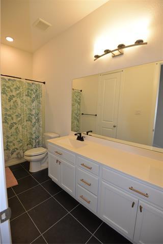 Building Photo - 1819 Navarre Wy