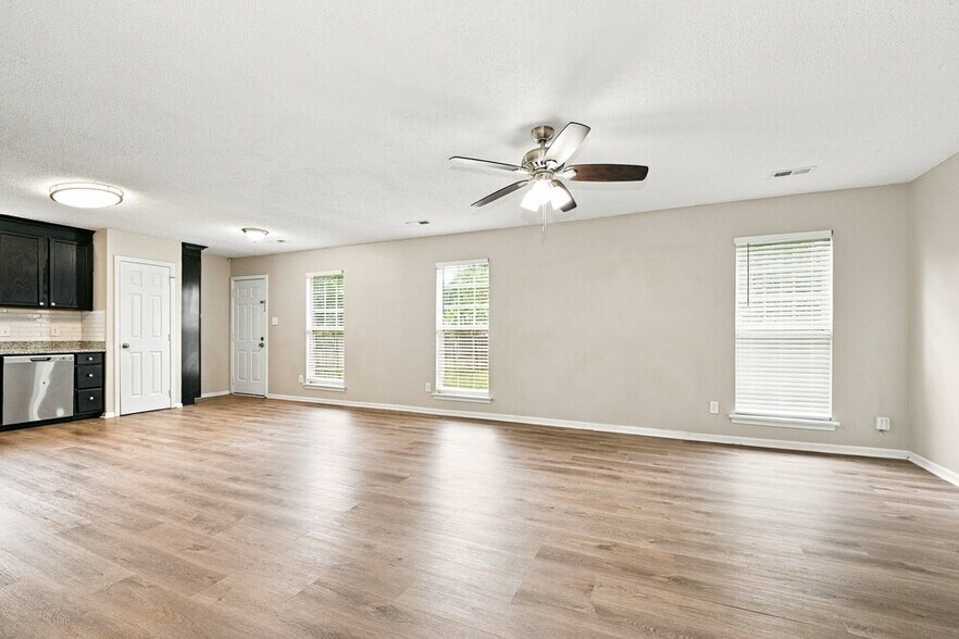 Building Photo - 9912 Peppermint Ln