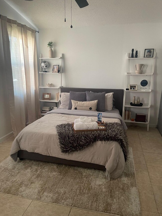 Building Photo - 9878 Nob Hill Ct