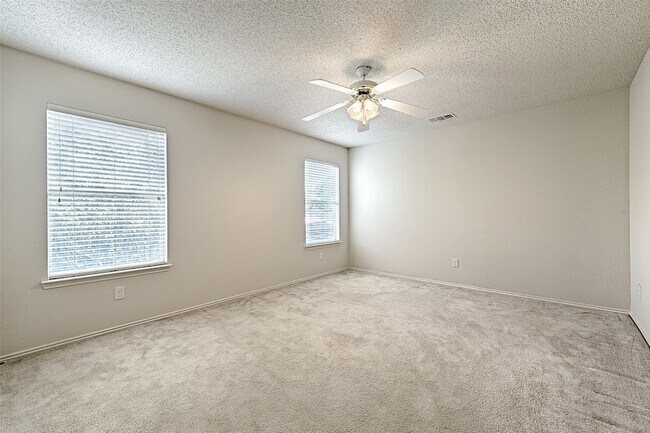 Building Photo - 9701 Thorncliff Dr