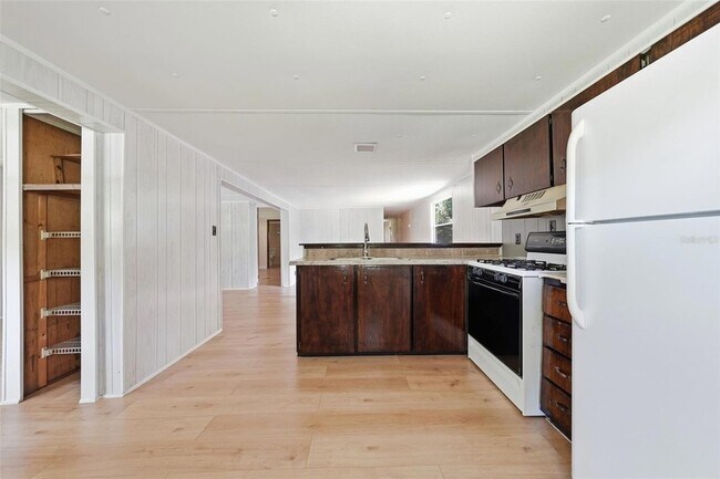 Building Photo - 1096 Navajo Dr