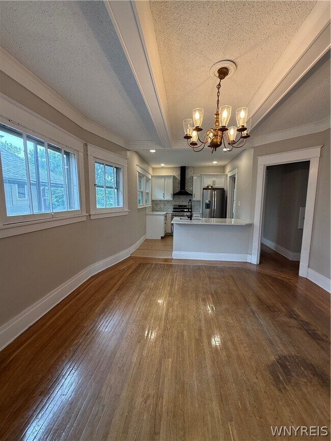 Building Photo - 579 Crescent Ave