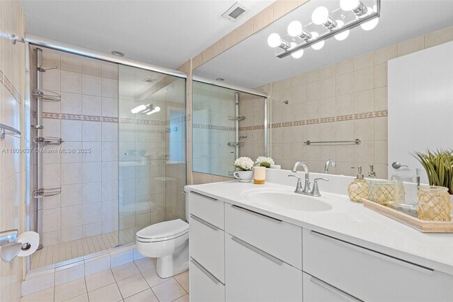Building Photo - 300 Bayview Dr
