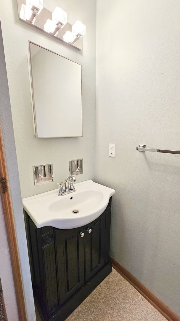 Building Photo - Charming & Updated 3-Bedroom Home with Sunroom, Fireplace & Garage