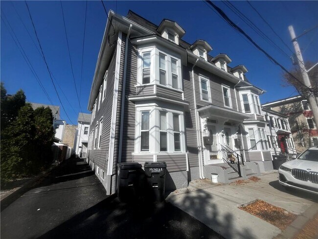 Primary Photo - 43 Kenyon St