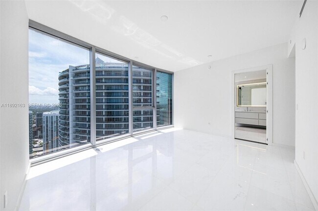 Building Photo - 300 Biscayne Blvd Way