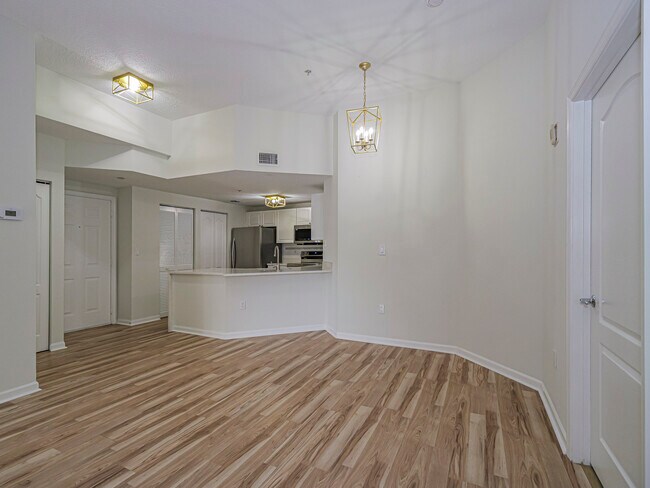 Building Photo - 5095 Fairways Cir