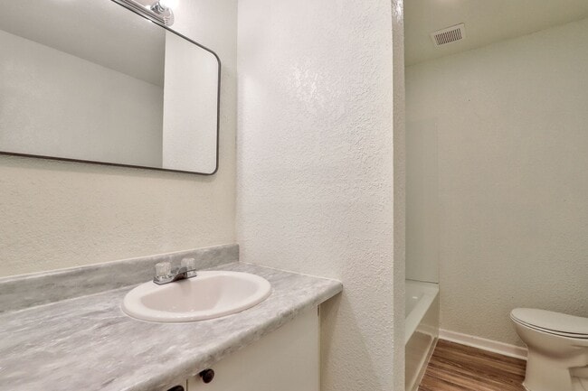 Building Photo - COMING SOON: 2 Bedroom 1 Bathroom Triplex