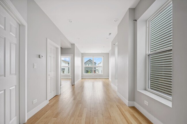 Building Photo - 2526 W Lexington St