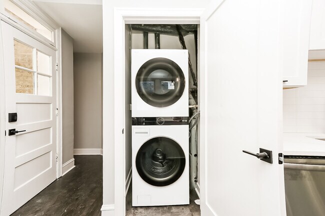 Building Photo - 2208 N Talman Ave