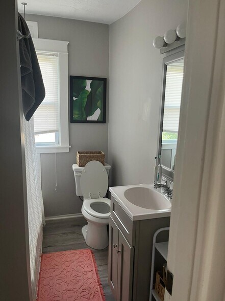 bathroom - 226 Suffolk Ave