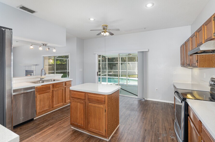 Building Photo - 1264 Falconcrest Blvd