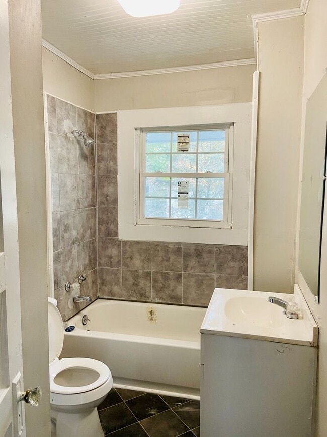 Building Photo - 4/2 home for rent! $1100