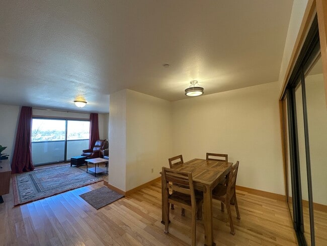 Building Photo - 1201 Denali St