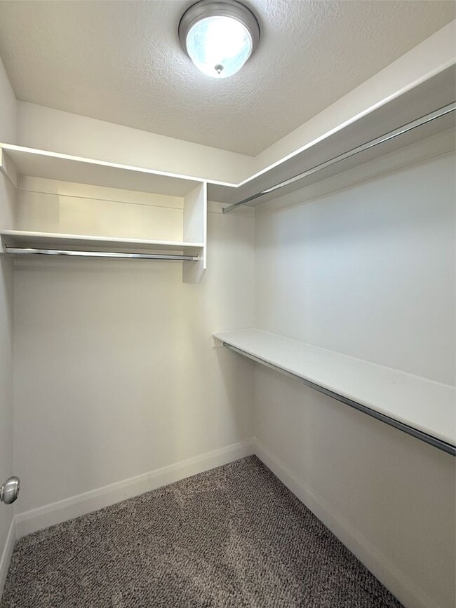 Building Photo - 3 bed, 2 bath home with 2 car garage