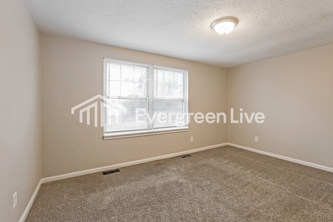 Building Photo - 1401 Wolf Cir