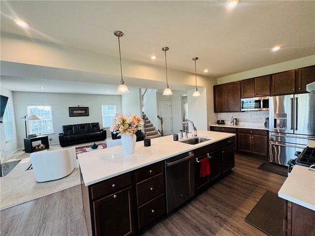 Building Photo - 6016 Ivory Dr
