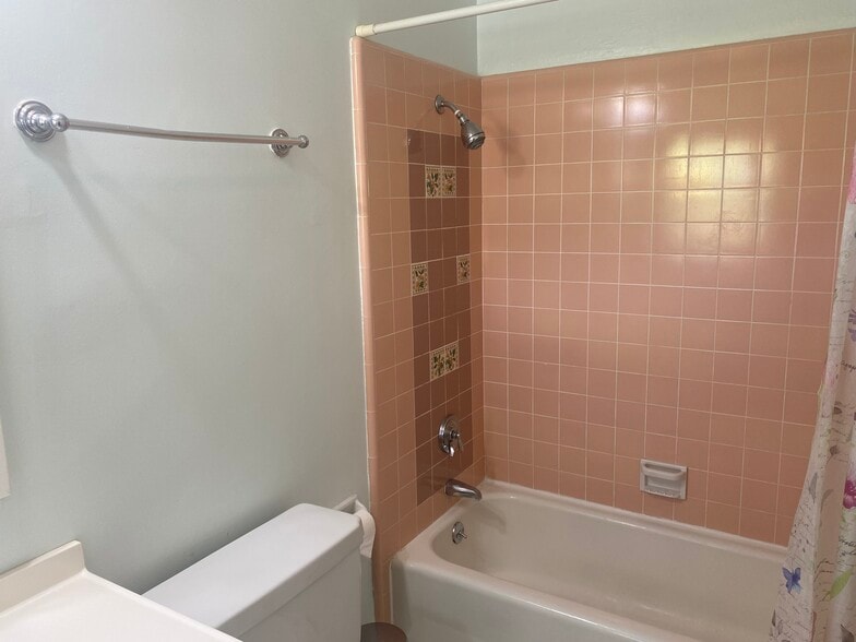 Building Photo - 2323 Las Colinas Ave