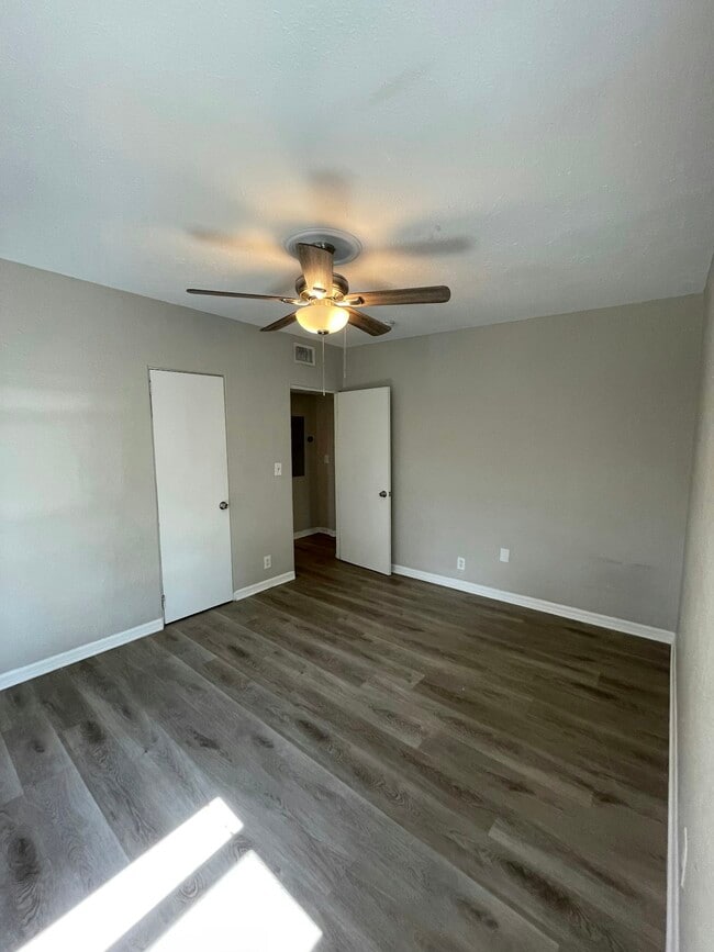 Building Photo - 1575 W 19th St