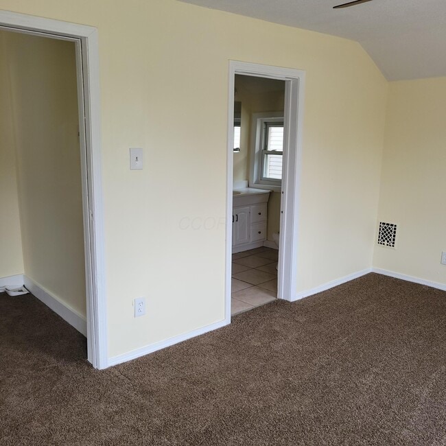 Building Photo - 438 S Powell Ave