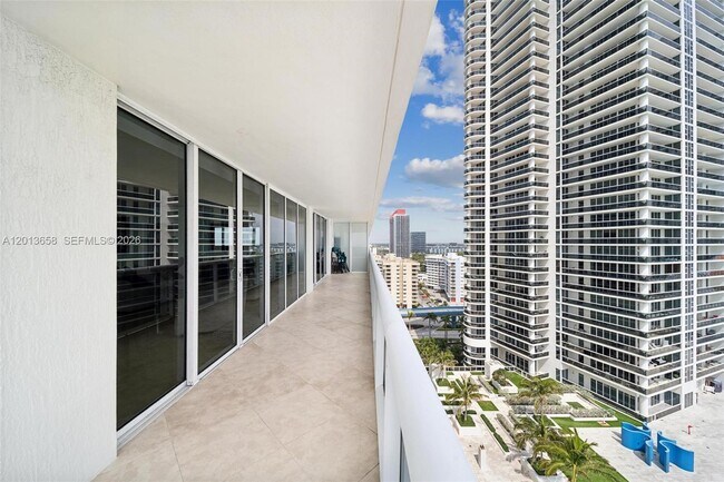 Building Photo - 1830 S Ocean Dr