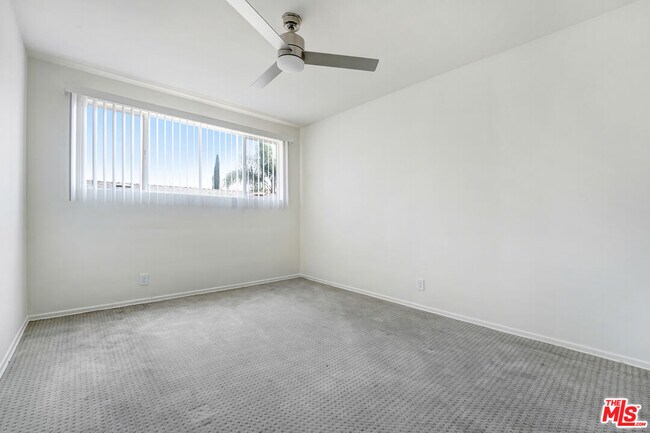 Building Photo - 1433 Hayworth Ave