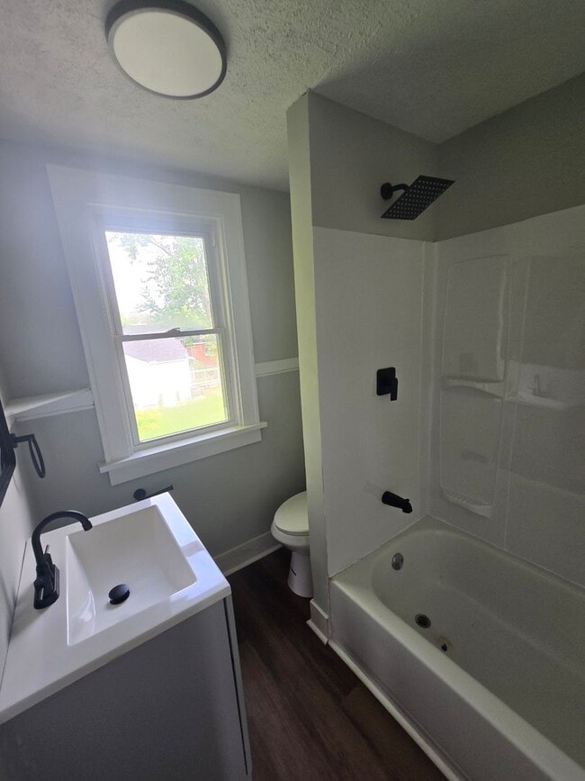 Building Photo - 3 BEDROOM SINGLE FAMILY HOME