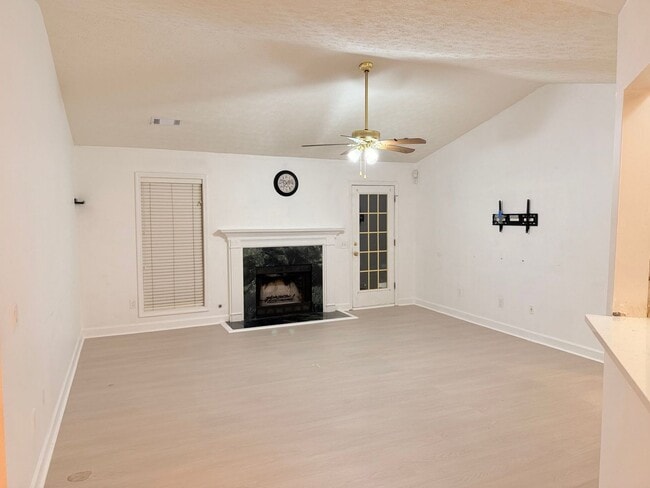 Building Photo - 1360 Avalon Dr