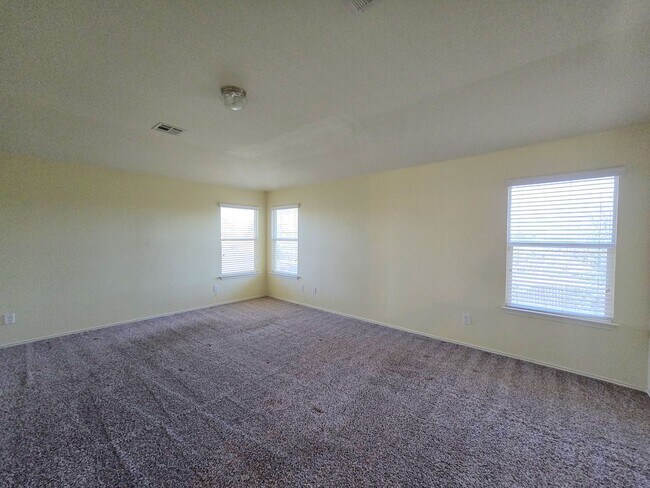 Building Photo - 2405 S Clear Creek Rd