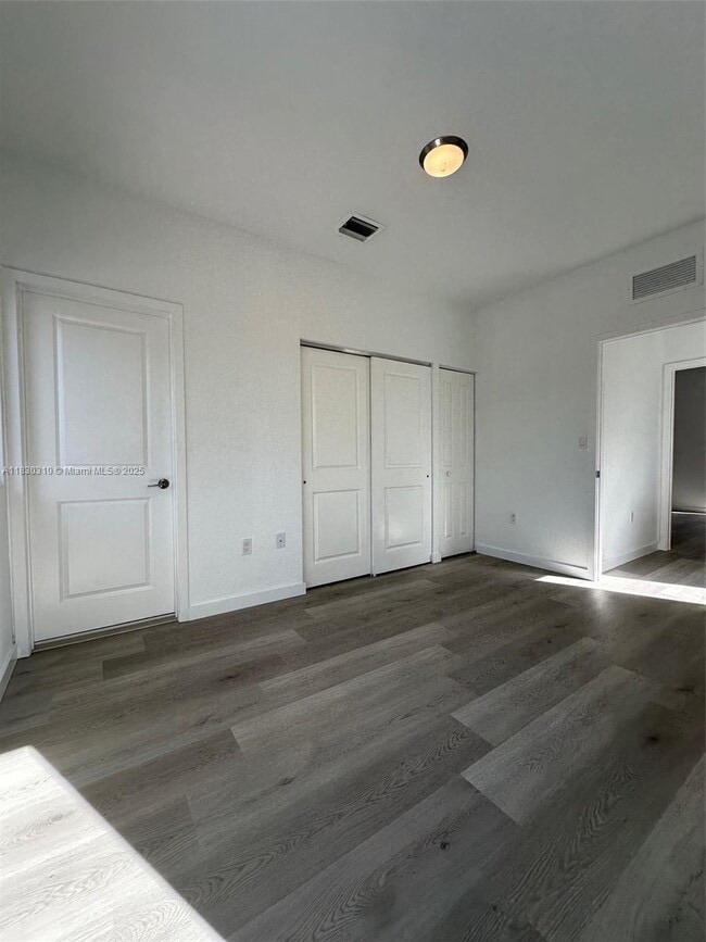 Building Photo - 25338 25338