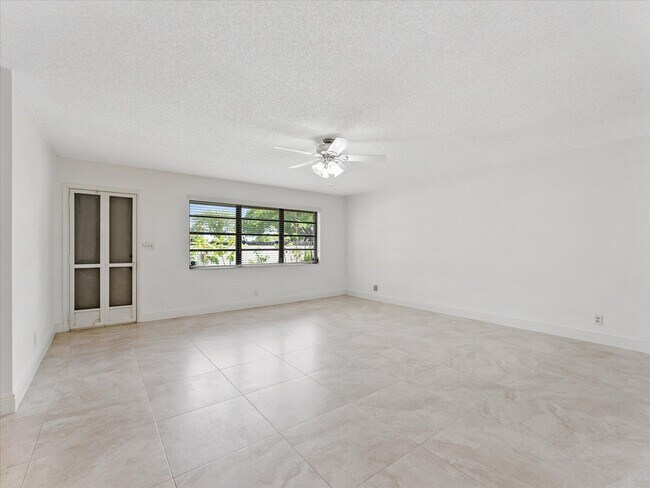 Building Photo - 1821 NE 40th Ct