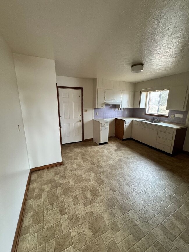 Building Photo - 2/1 outside city limits of Shelby, NC