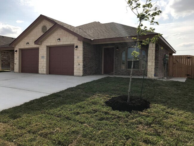 Building Photo - 5803 Luminous Ln