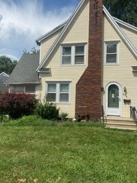 Building Photo - 906 Elmwood Ave