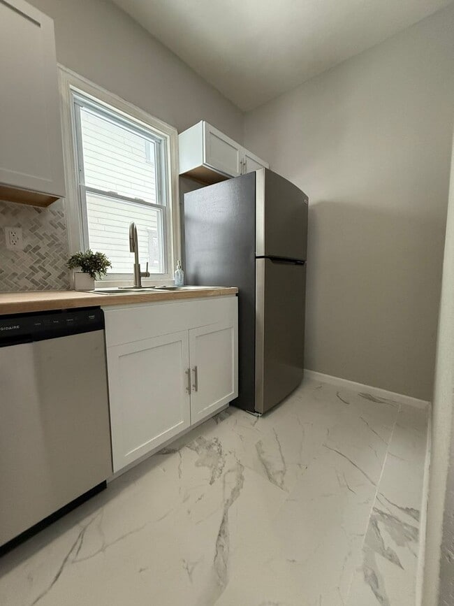 Building Photo - 1446 S 11th St