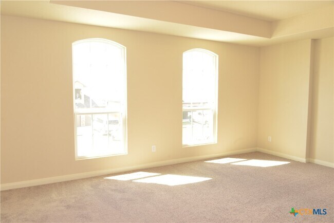 Building Photo - 741 Farmers Dell