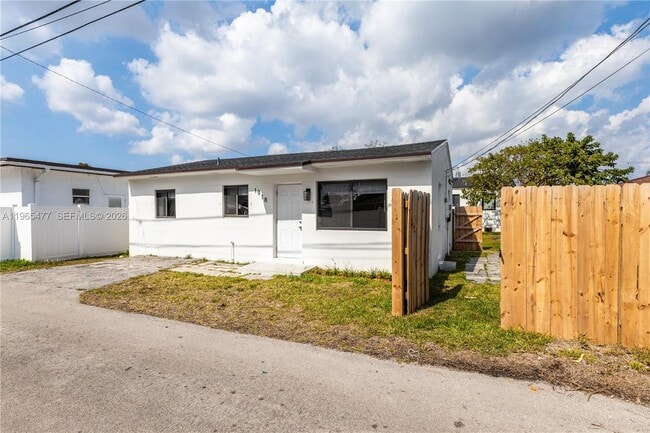 Building Photo - 1918 Taft St