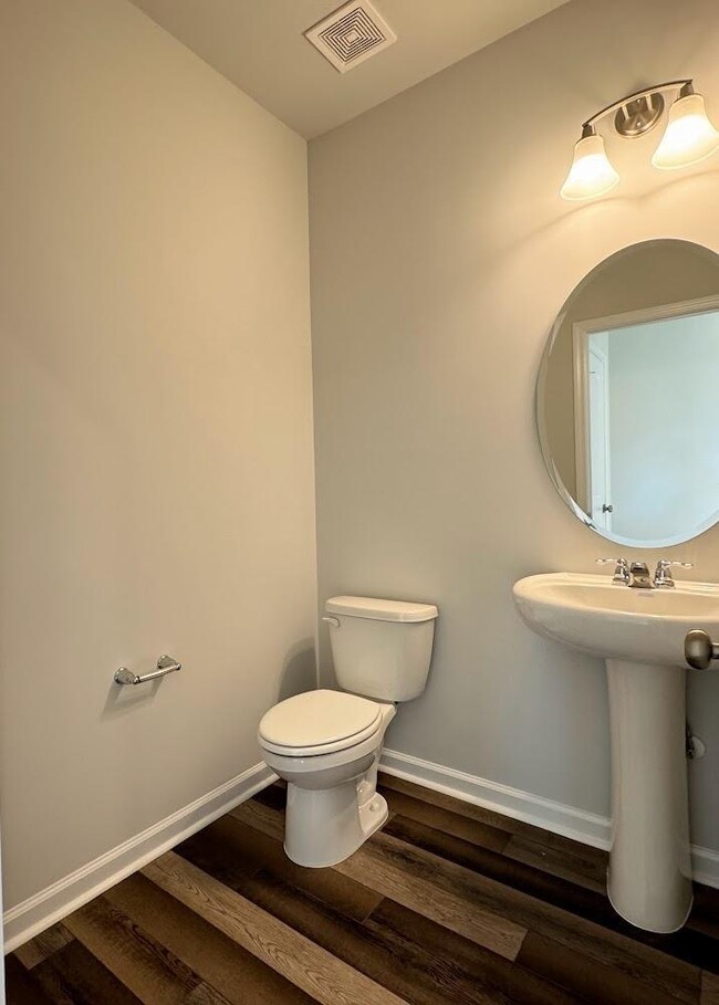 Building Photo - 4 Bedroom 3.5 Bath for Rent