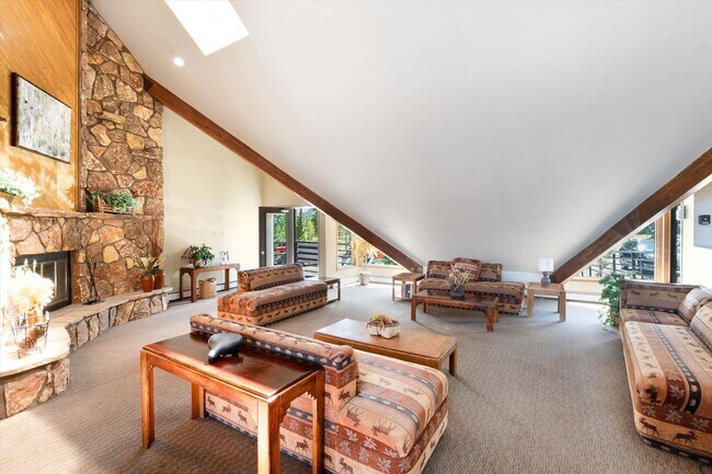 Building Photo - Silverthorne Condo – Winter Seasonal Lease...