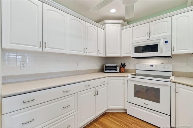 Building Photo - 5636 SE Foxcross Pl